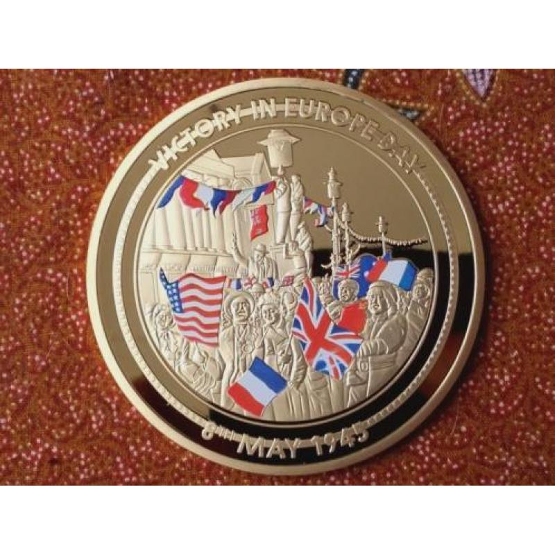Prachtige penning uit Engeland Victory in Europe day 7 cm.