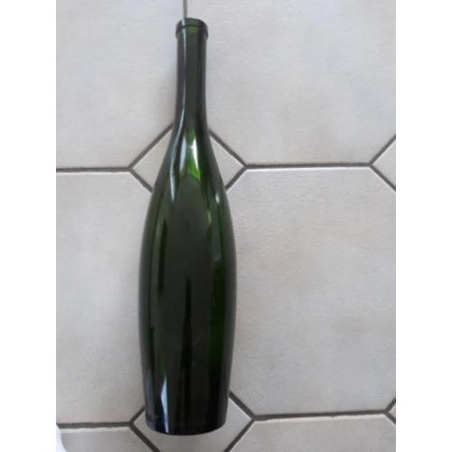 Mooie, oude champagnefles 1,5 ltr - apart model