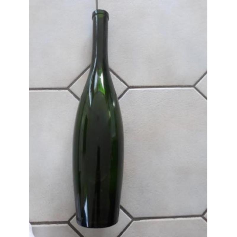 Mooie, oude champagnefles 1,5 ltr - apart model