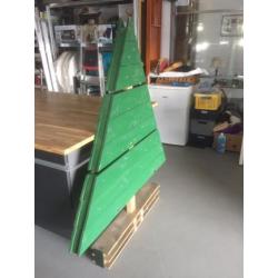 Grote Houten Kerstboom, is gebruikt voor winkeldecoratie !!!