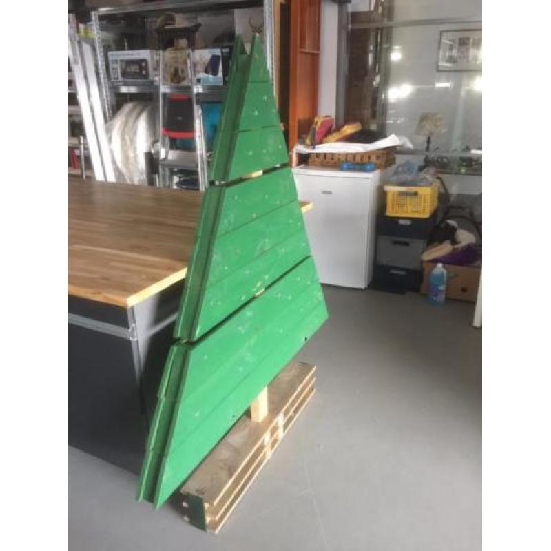 Grote Houten Kerstboom, is gebruikt voor winkeldecoratie !!!