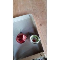 Stok oude kerstballen in originele doos. Klein formaat.