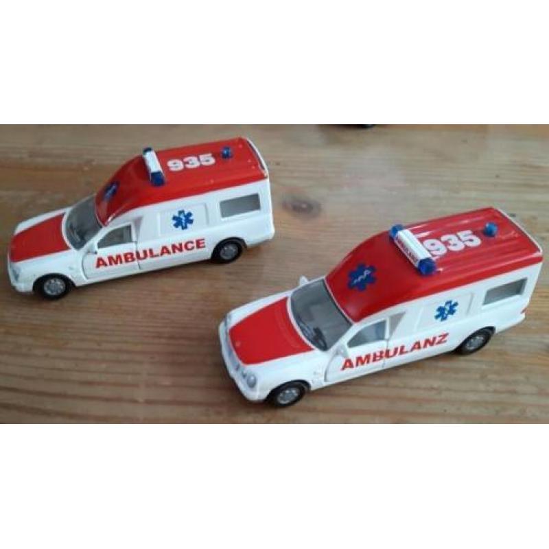 Ambulances metaal/kunststof leuk voor bij Lemax dorp