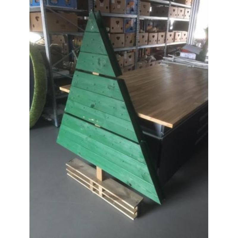 Grote Houten Kerstboom, is gebruikt voor winkeldecoratie !!!