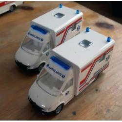 Ambulances metaal/kunststof leuk voor bij Lemax dorp