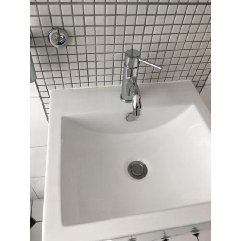 Witte vierkante moderne Wastafel