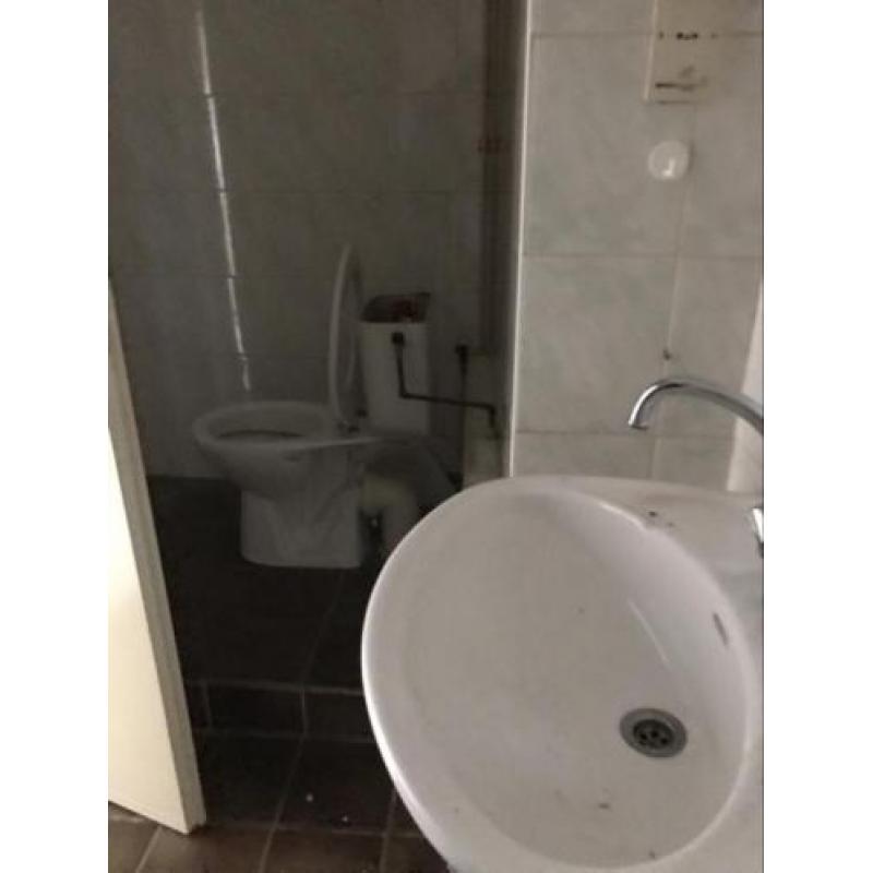 Diverse, wasbakken-wc potten-douche bakken-baden 1 bubbelbad