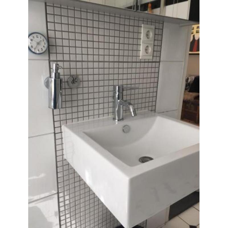 Witte vierkante moderne Wastafel
