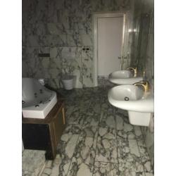 Diverse, wasbakken-wc potten-douche bakken-baden 1 bubbelbad