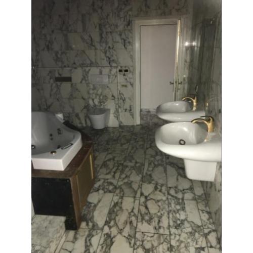 Diverse, wasbakken-wc potten-douche bakken-baden 1 bubbelbad