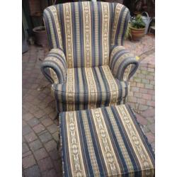 Oorstoel met hocker