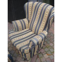 Oorstoel met hocker