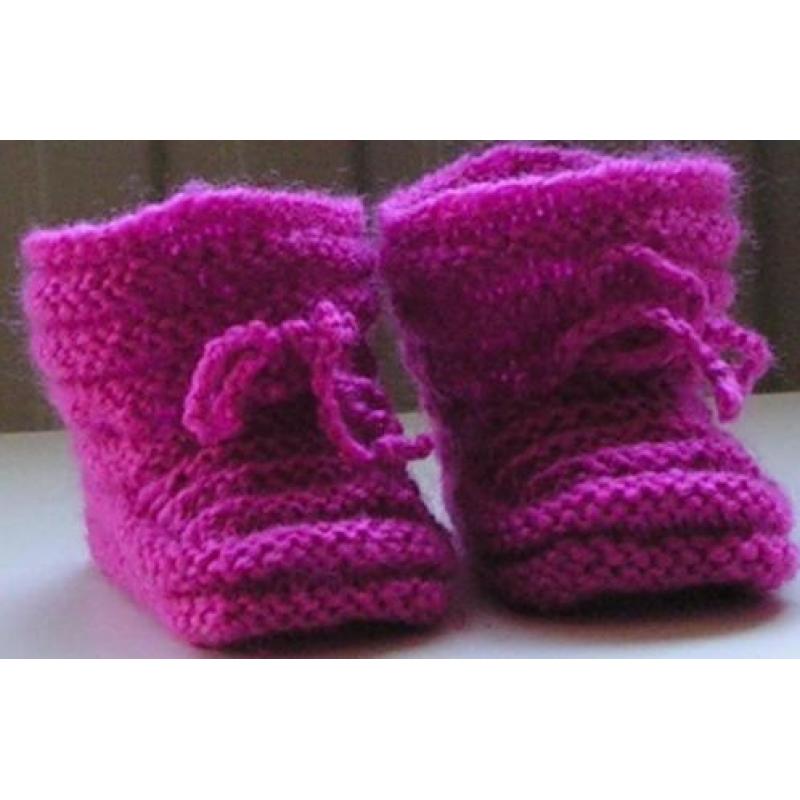 Baby Booties 0-3 m., kleur cerise, handgebreide slofjes