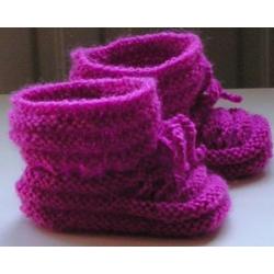 Baby Booties 0-3 m., kleur cerise, handgebreide slofjes