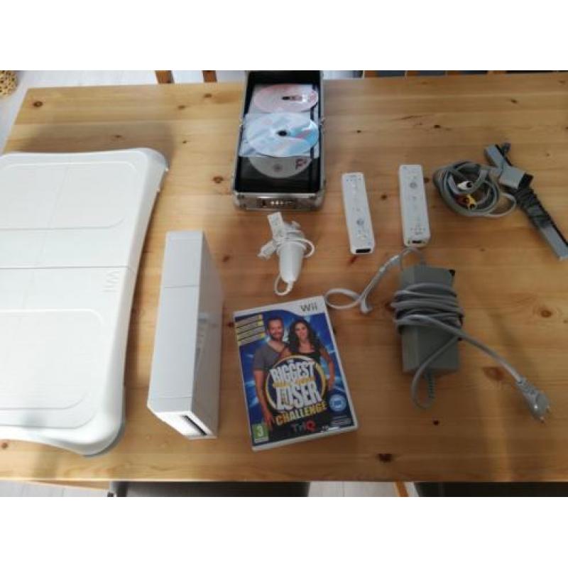 Nintendo Wii Fit Plus + Balanceboard en veel spellen.