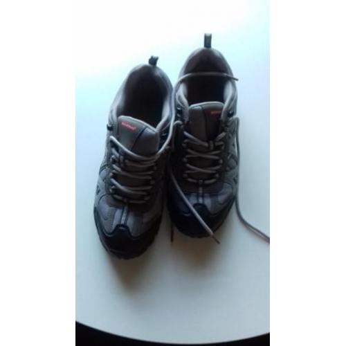 sportschoenen van het merk Rocktrail. Maat 41. zilvergrijs