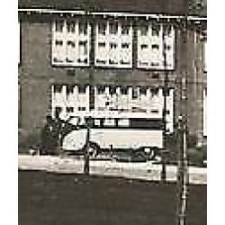 Beverwijk flats Bremmerstraat met kinderspeelplaats 1959